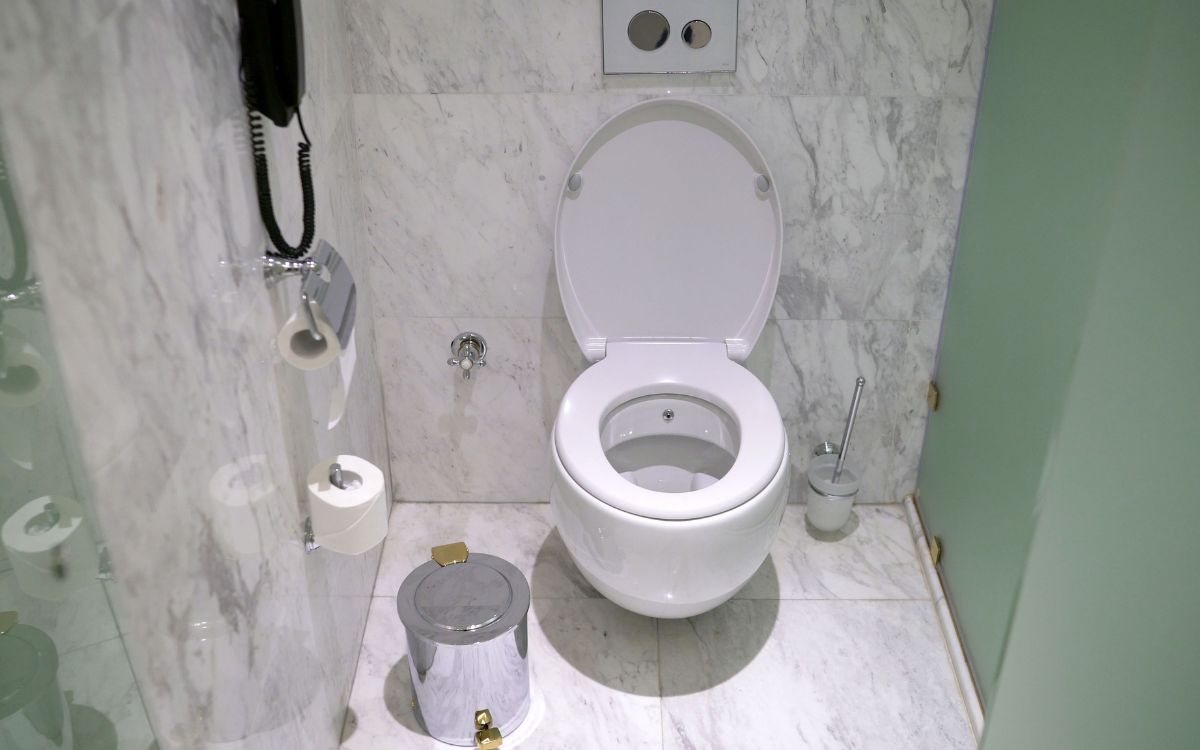 nhà vệ sinh thông minh