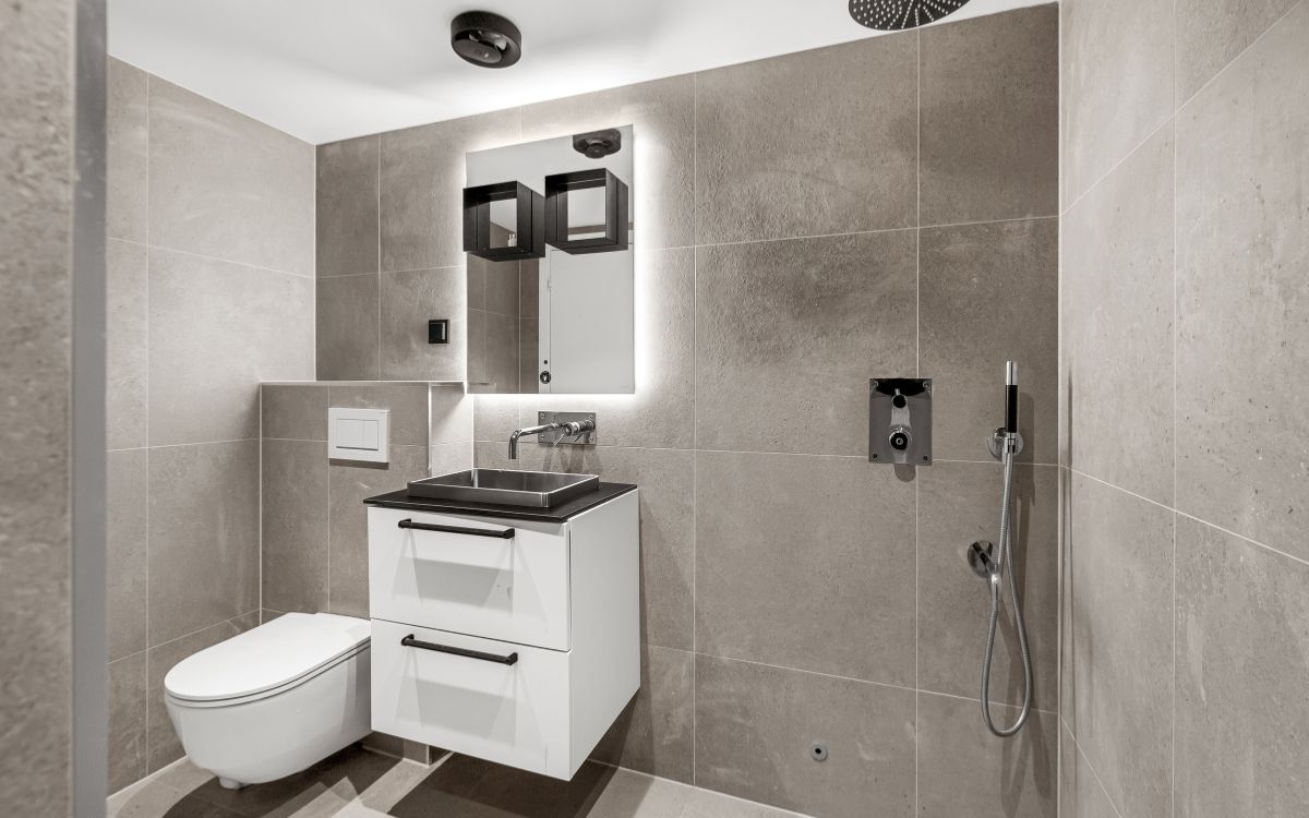 nhà vệ sinh thông minh